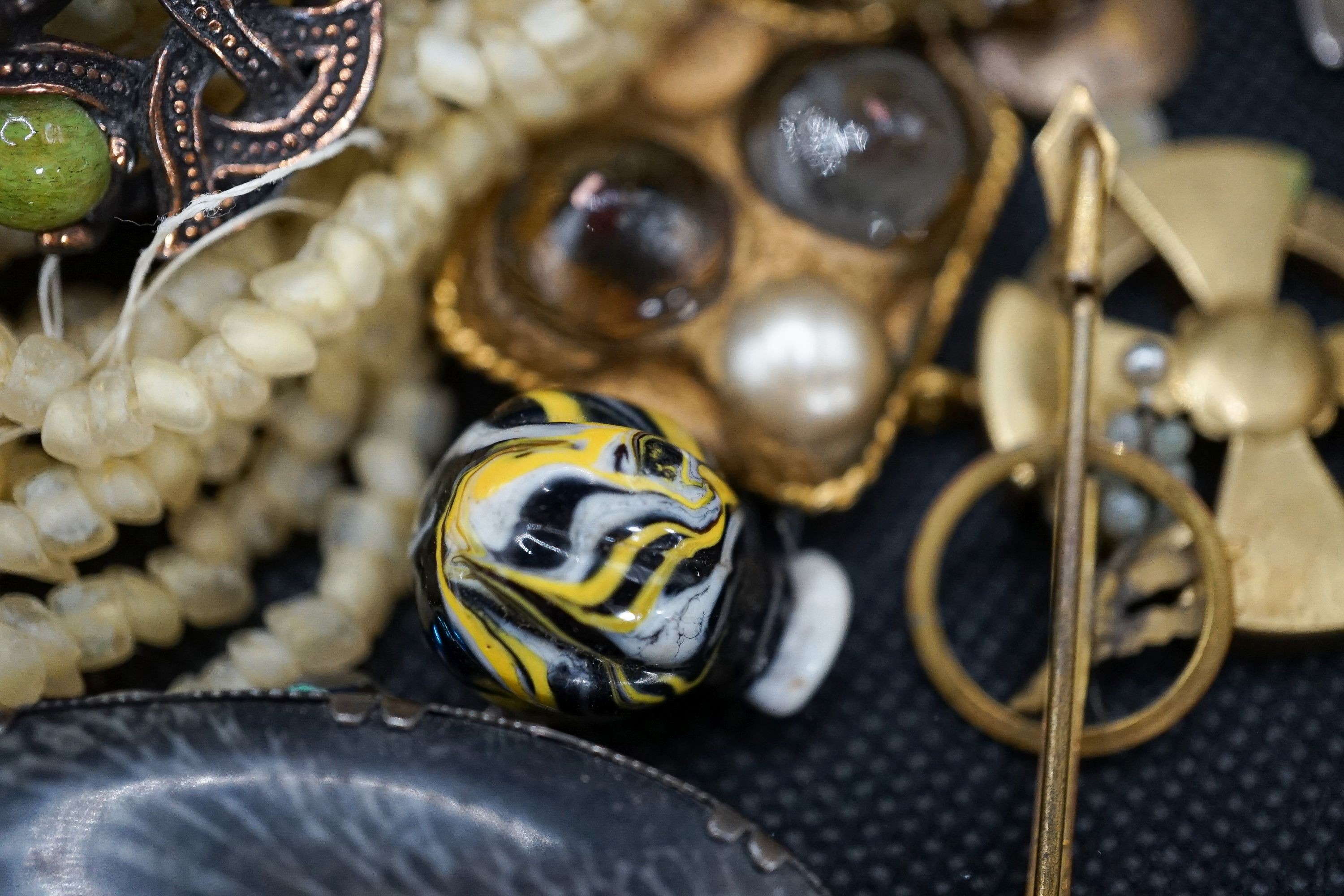 A group of mostly antique minor and costume jewellery